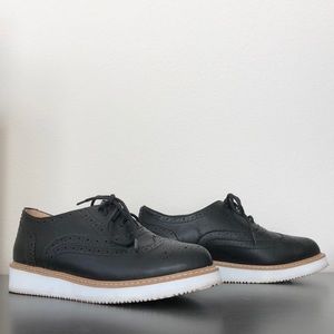 ABOUND black oxfords.  Size 6.5.